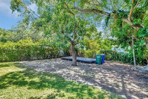 1376 NW 42nd Street Miami FL 33142