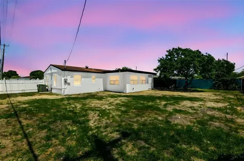 3421 E 8th Lane Hialeah FL 33013