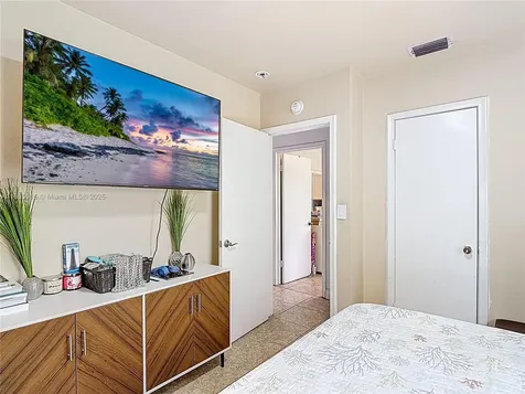 280 NW 45th Street Miami FL 33127