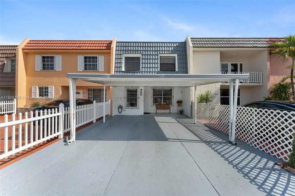 960 W 79th Place Hialeah FL 33014