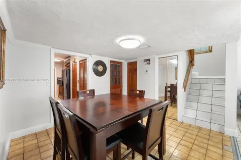 960 W 79th Place Hialeah FL 33014
