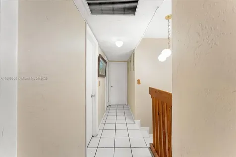 960 W 79th Place Hialeah FL 33014
