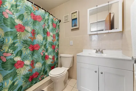 960 W 79th Place Hialeah FL 33014