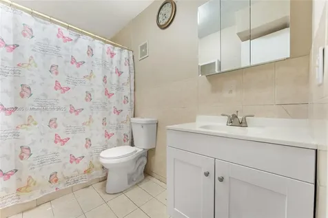 960 W 79th Place Hialeah FL 33014