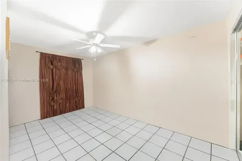 960 W 79th Place Hialeah FL 33014