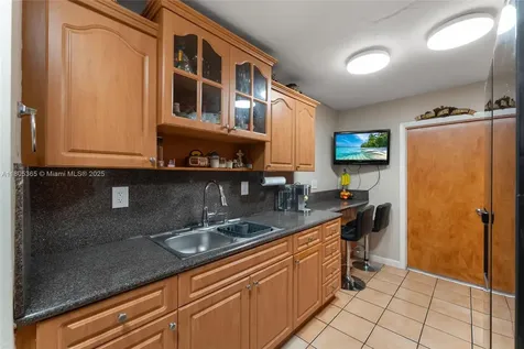 960 W 79th Place Hialeah FL 33014