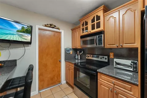 960 W 79th Place Hialeah FL 33014