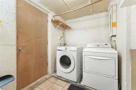 960 W 79th Place Hialeah FL 33014