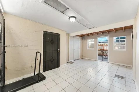 960 W 79th Place Hialeah FL 33014