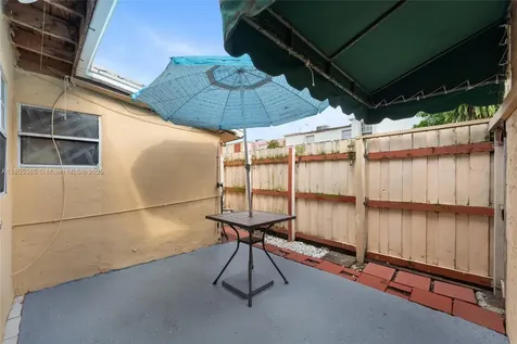 960 W 79th Place Hialeah FL 33014