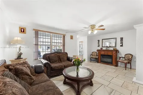 960 W 79th Place Hialeah FL 33014