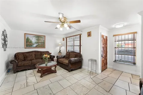960 W 79th Place Hialeah FL 33014