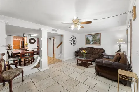 960 W 79th Place Hialeah FL 33014