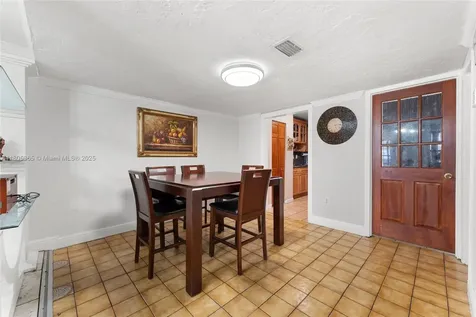 960 W 79th Place Hialeah FL 33014