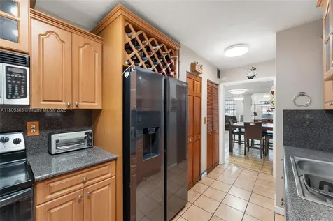 960 W 79th Place Hialeah FL 33014