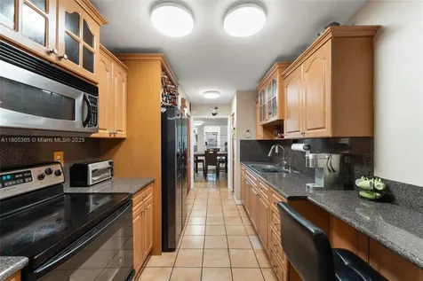960 W 79th Place Hialeah FL 33014