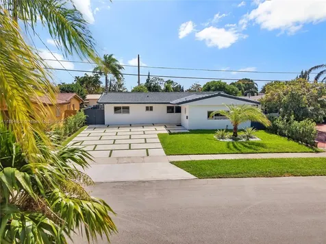 2828 Cleveland Street Hollywood FL 33020