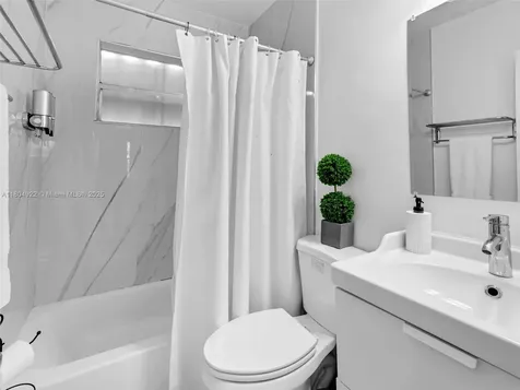 421 W Pembroke Road Hallandale Beach FL 33009