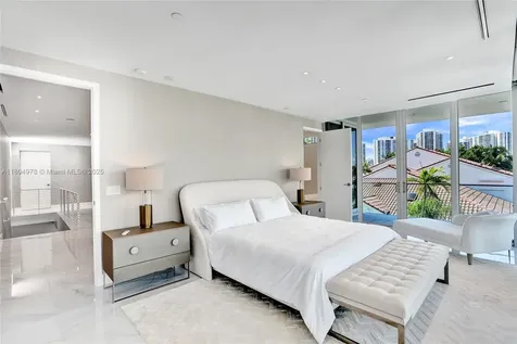 3750 Yacht Club Drive Aventura FL 33180