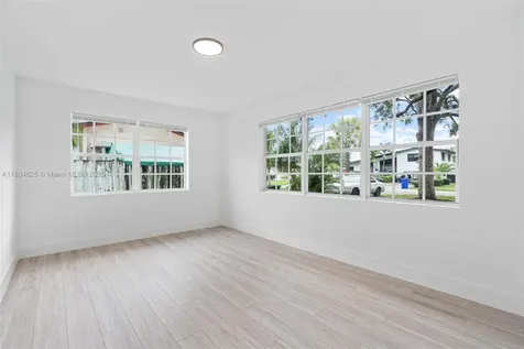 6845 SW 12th Street Pembroke Pines FL 33023