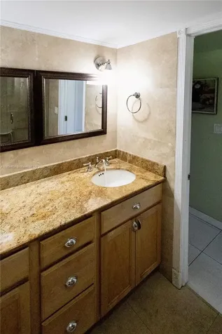 2555 Collins Avenue Miami Beach FL 33140