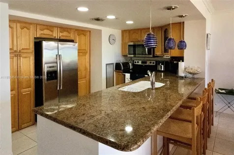 2555 Collins Avenue Miami Beach FL 33140
