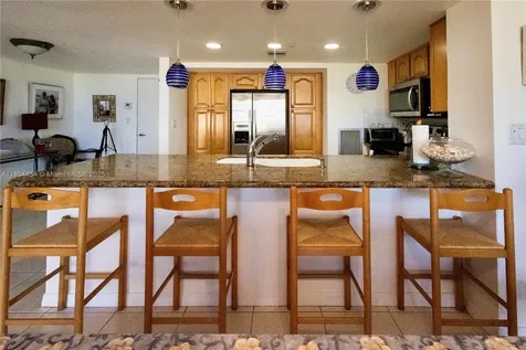 2555 Collins Avenue Miami Beach FL 33140