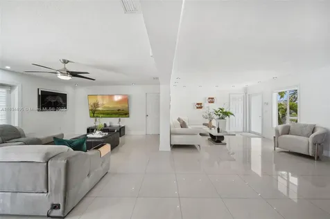 17930 NW 85th Avenue Hialeah FL 33015
