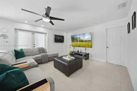 17930 NW 85th Avenue Hialeah FL 33015