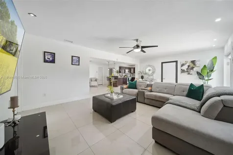 17930 NW 85th Avenue Hialeah FL 33015