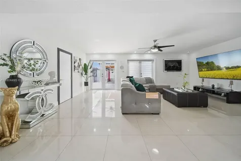 17930 NW 85th Avenue Hialeah FL 33015