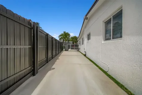 17930 NW 85th Avenue Hialeah FL 33015