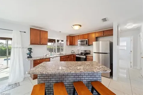 118 SE 46th Terrace Cape Coral FL 33904