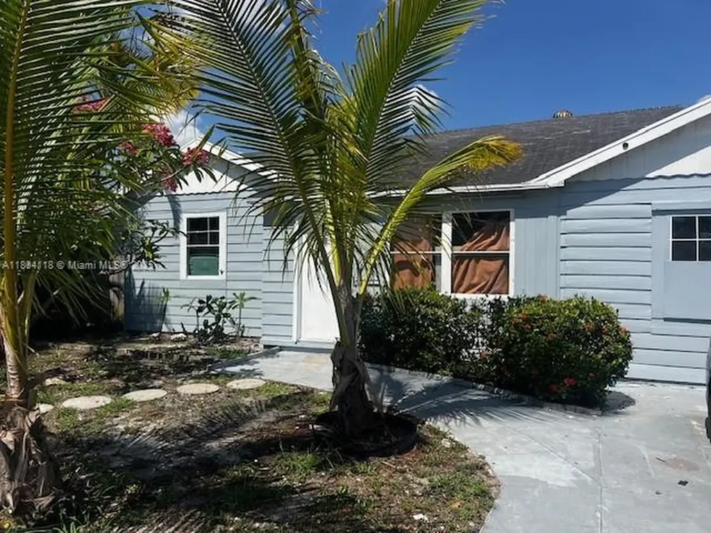 707 N J Street Lake Worth FL 33460
