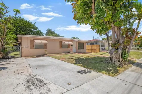 104 SW 7th Avenue Hallandale Beach FL 33009