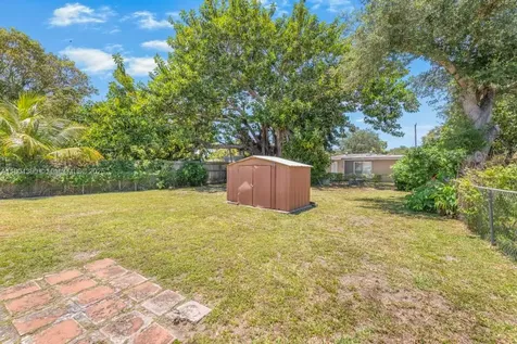 104 SW 7th Avenue Hallandale Beach FL 33009