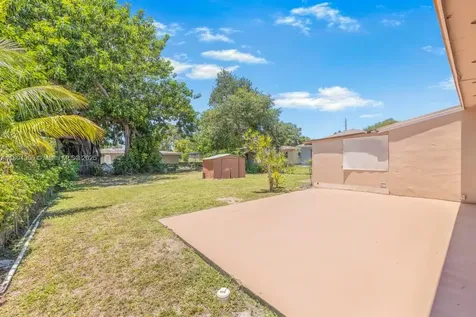 104 SW 7th Avenue Hallandale Beach FL 33009