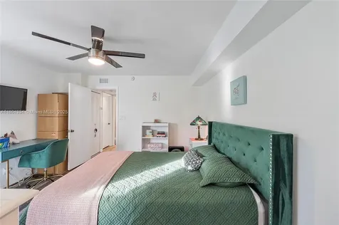 718 NW 98th Circle Plantation FL 33324