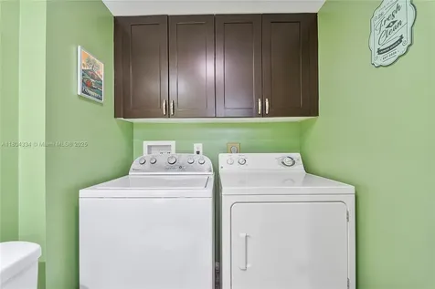 718 NW 98th Circle Plantation FL 33324