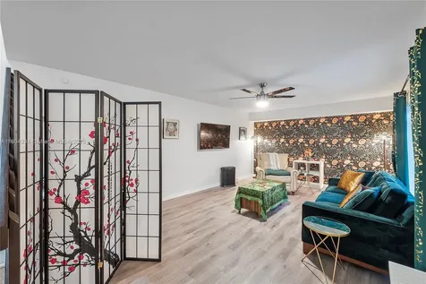 718 NW 98th Circle Plantation FL 33324