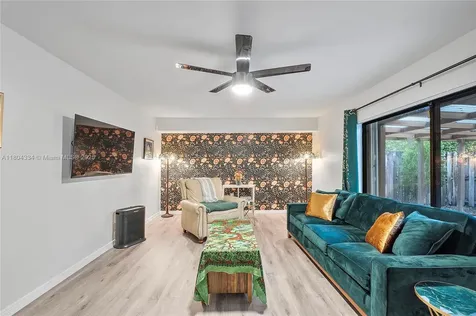 718 NW 98th Circle Plantation FL 33324