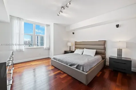 3330 NE 190th Street Aventura FL 33180
