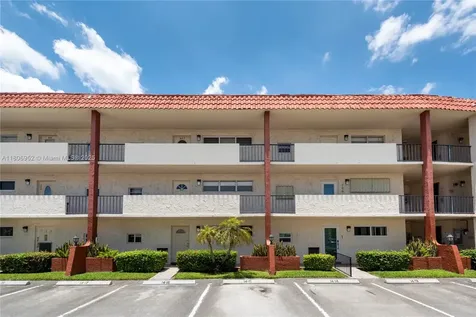 9823 S Hollybrook Lake Drive Pembroke Pines FL 33025