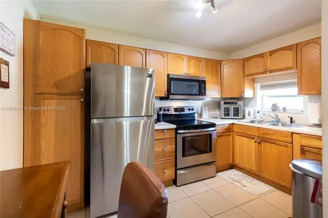 9823 S Hollybrook Lake Drive Pembroke Pines FL 33025