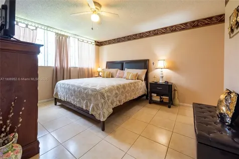9823 S Hollybrook Lake Drive Pembroke Pines FL 33025
