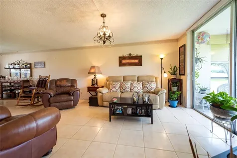 9823 S Hollybrook Lake Drive Pembroke Pines FL 33025
