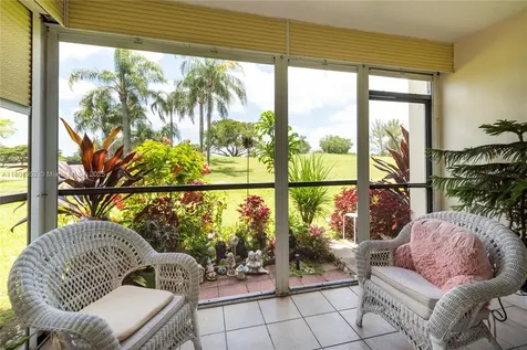 9823 S Hollybrook Lake Drive Pembroke Pines FL 33025