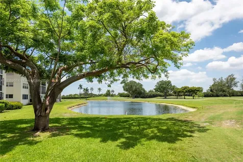 9823 S Hollybrook Lake Drive Pembroke Pines FL 33025