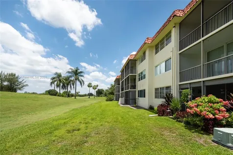 9823 S Hollybrook Lake Drive Pembroke Pines FL 33025