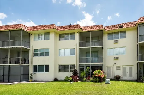 9823 S Hollybrook Lake Drive Pembroke Pines FL 33025